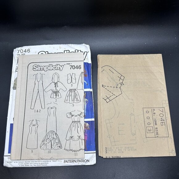 Simplicity 7046 “Clothes & Acc. For 11 1/2” Doll” Sewing Pattern Uncut FF - Picture 5 of 5